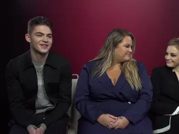 Hero Fiennes, Anna Todd y Josephine Langford de 'After' Hero Fiennes, Anna Todd y Josephine Langford de 'After'