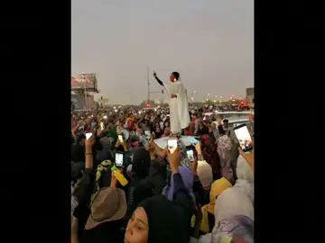 La foto de la joven sudanesa que se ha vuelto viral en todo el mundo La foto de la joven sudanesa que se ha vuelto viral en todo el mundo