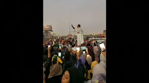 La foto de la joven sudanesa que se ha vuelto viral en todo el mundo La foto de la joven sudanesa que se ha vuelto viral en todo el mundo