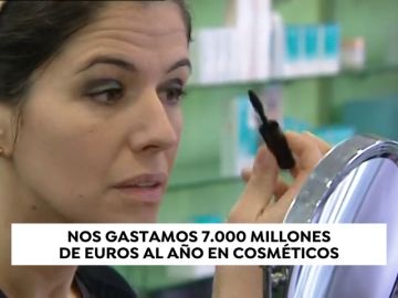 Los españoles nos gastamos 7.000 millones de euros al año en cosméticos Los españoles nos gastamos 7.000 millones de euros al año en cosméticos
