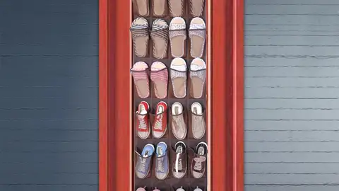 Zapatero tras la puerta Amazon