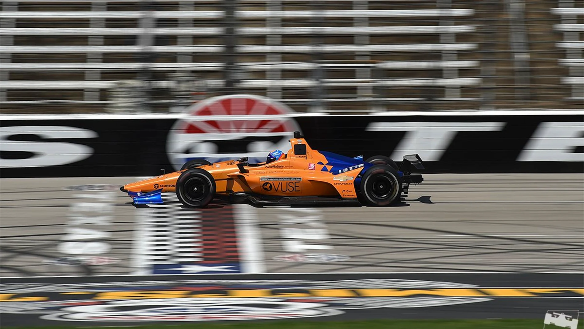 Fernando Alonso, rodando en el óvalo de Texas Fernando Alonso, rodando en el óvalo de Texas