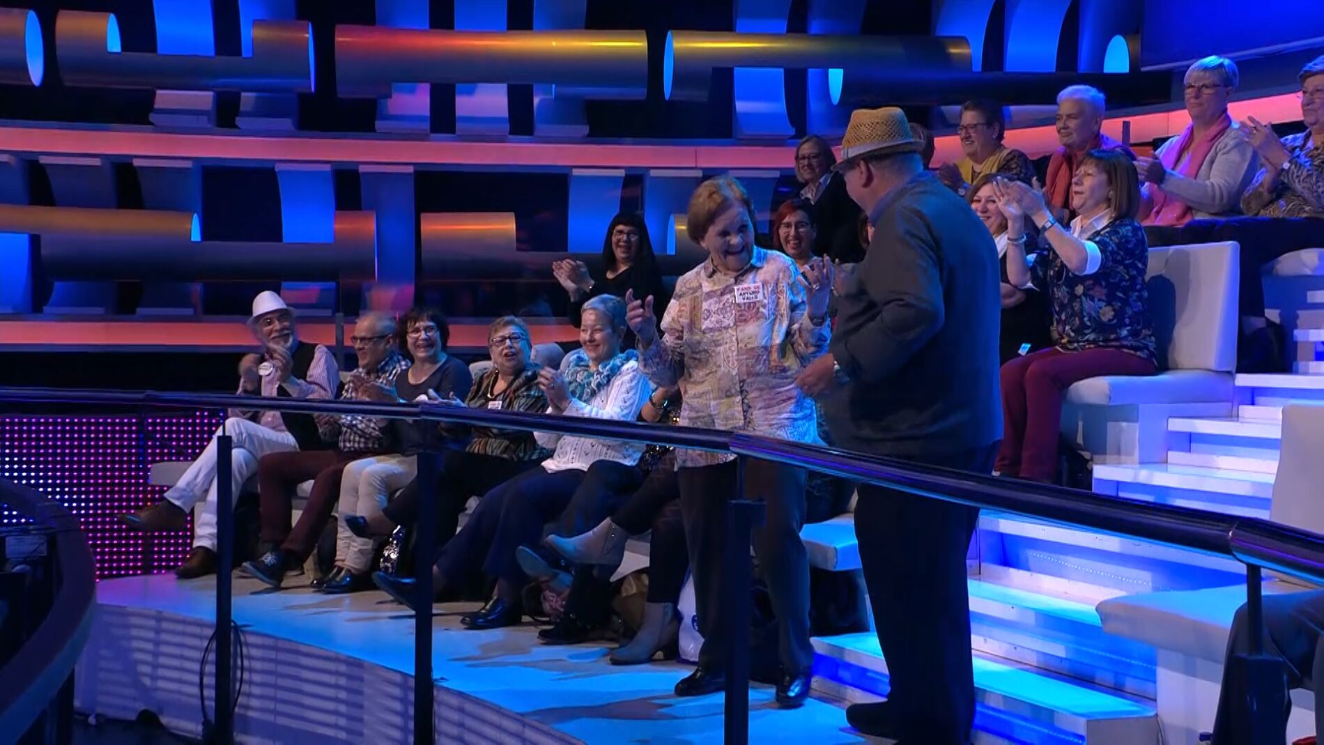 Impresionante baile de el se&ntilde;or del tirol y Palmira en '&iexcl;Ahora Caigo!'
