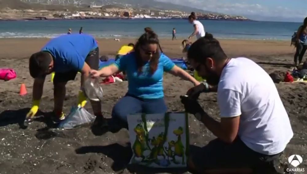 La playa de El Porís es una de las más contaminadas de España