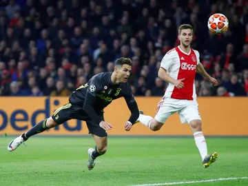 Cristiano Ronaldo remata de cabeza en su gol Cristiano Ronaldo remata de cabeza en su gol