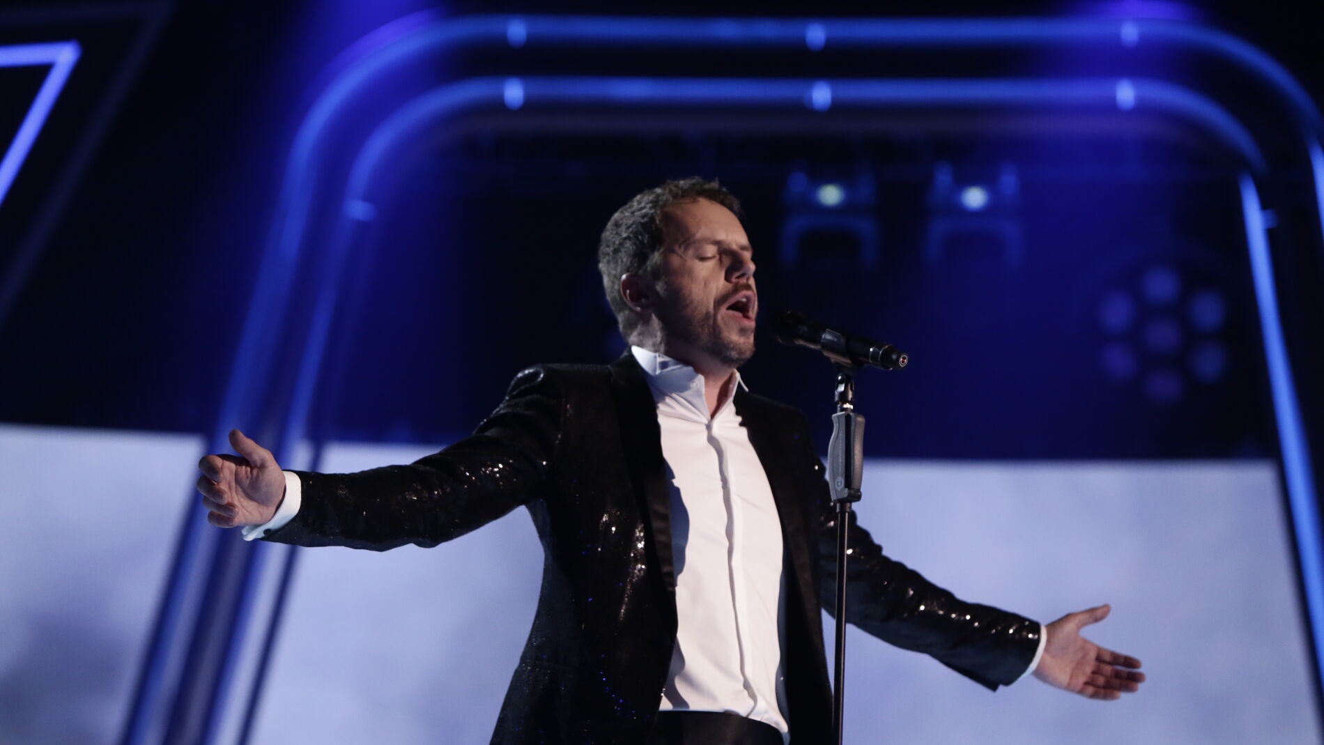 &Aacute;ngel Cort&eacute;s canta 'Unchained Melody' en la Final de 'La Voz'