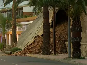 Un muro se derrumba en Las Palmas Un muro se derrumba en Las Palmas