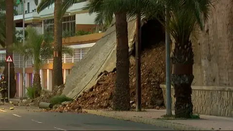 Un muro se derrumba en Las Palmas Un muro se derrumba en Las Palmas