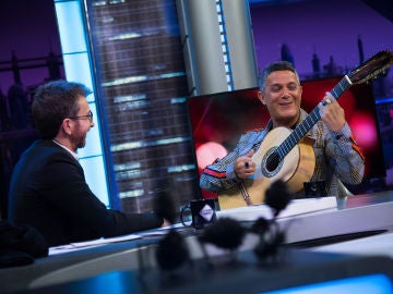 Alejandro Sanz enamora tocando la guitarra y cantando 'Mi persona favorita' en 'El Hormiguero 3.0'