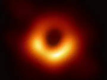 La histórica primera imagen de un agujero negro: ¿Cómo la han captado los científicos? La histórica primera imagen de un agujero negro: ¿Cómo la han captado los científicos?