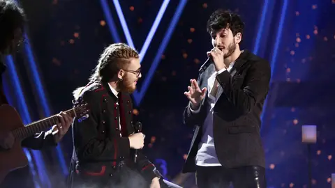 Sebastián Yatra y Andrés Martín cantan 'Un año' en la Final de 'La Voz' Sebastián Yatra y Andrés Martín cantan 'Un año' en la Final de 'La Voz'