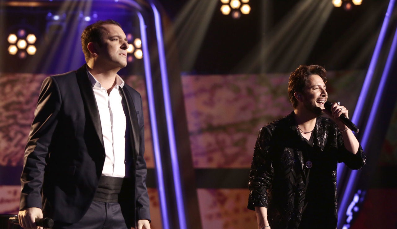 Manuel Carrasco y Javi Moya cantan 'Déjame ser' en la Final de ‘La Voz’