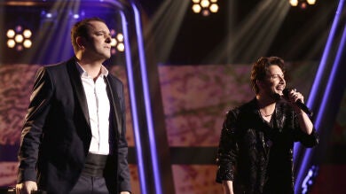 Manuel Carrasco y Javi Moya cantan 'Déjame ser' en la Final de ‘La Voz’
