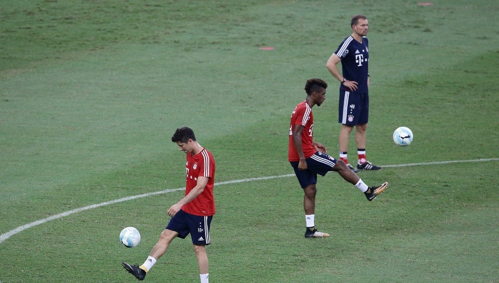 Robert Lewandowski y Kingsley Coman en un entrenamiento
