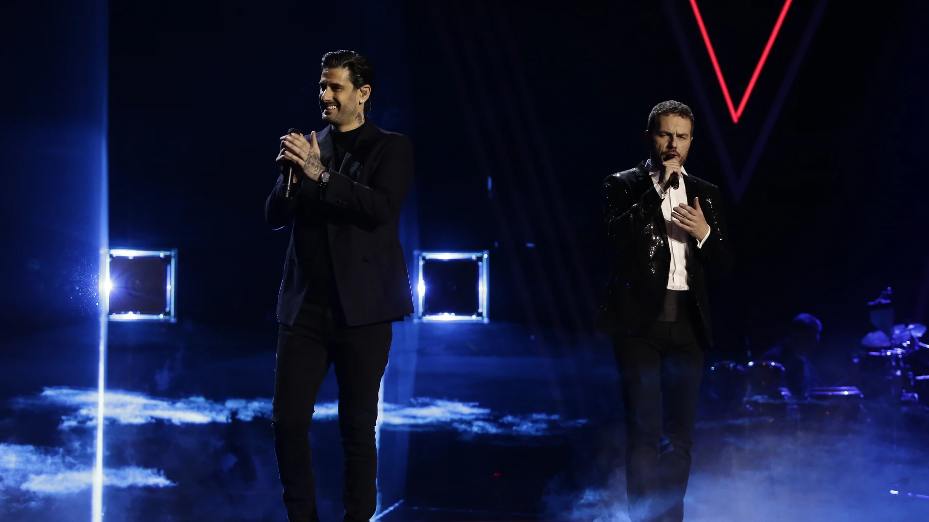 Melendi y Ángel Cortés cantan 'Besos a la lona' en la Final de 'La Voz'
