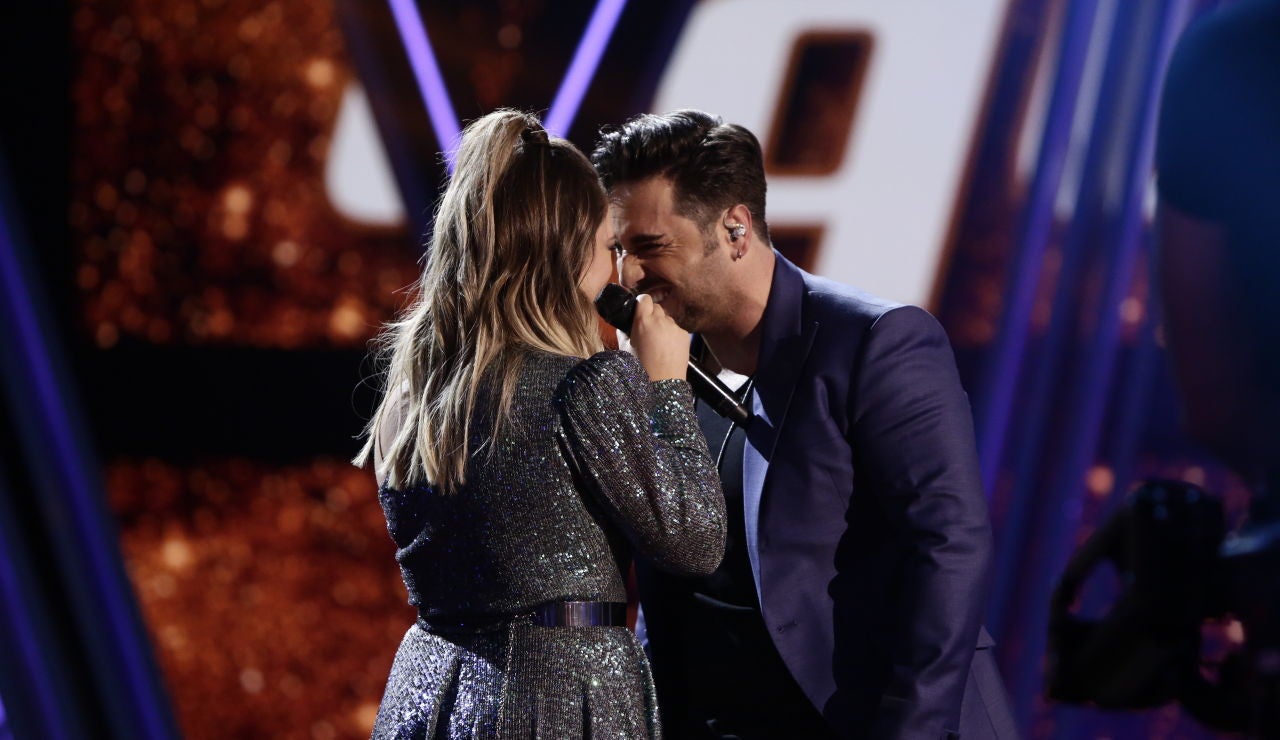 David Bustamante y Mar&iacute;a Espinosa cantan 'H&eacute;roes' en la Final de 'La Voz'
