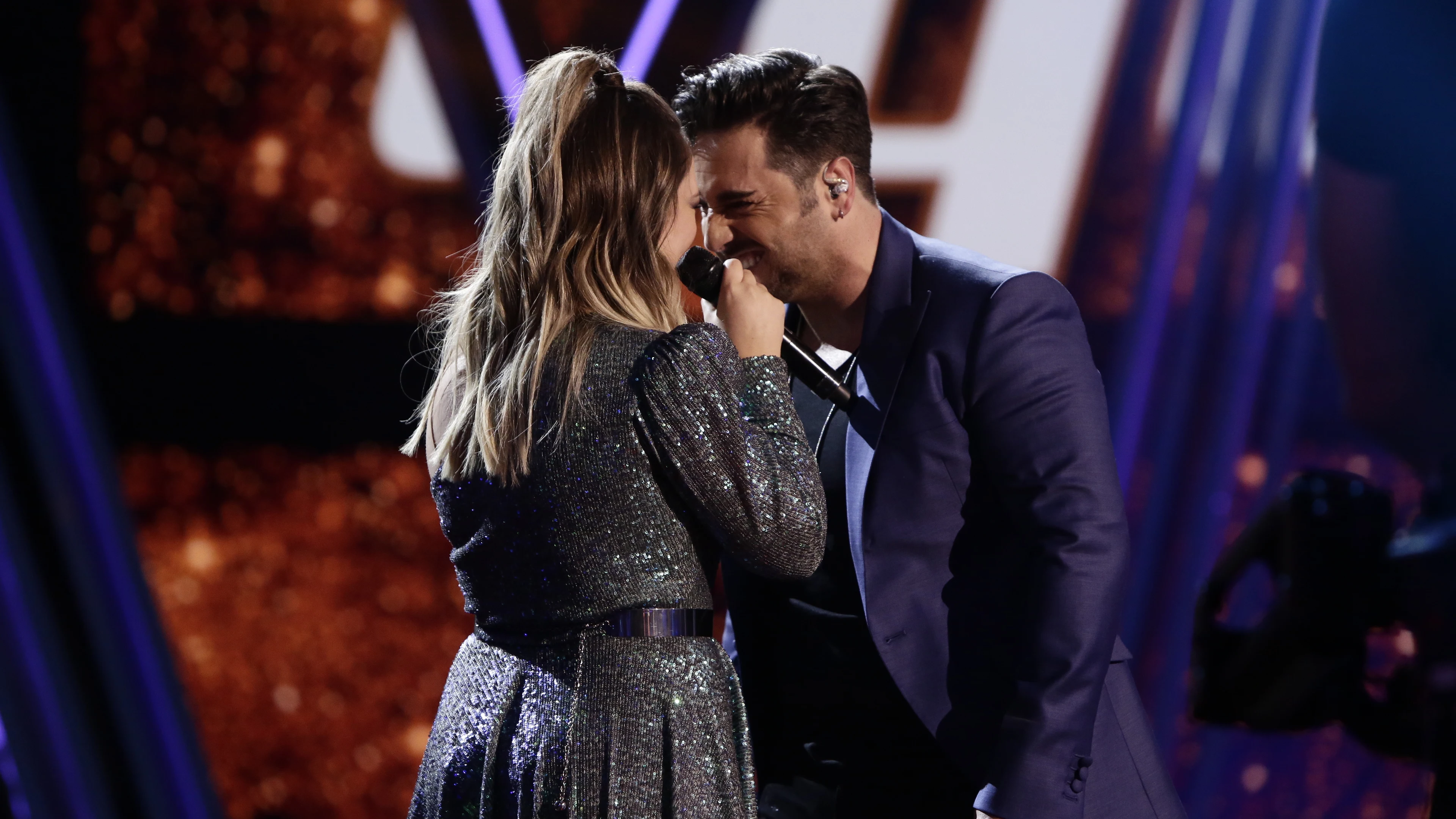 David Bustamante y María Espinosa cantan 'Héroes' en la Final de 'La Voz'