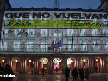 La Junta Electoral sanciona al Ayuntamiento de Madrid por la proyección del vídeo de Podemos La Junta Electoral sanciona al Ayuntamiento de Madrid por la proyección del vídeo de Podemos