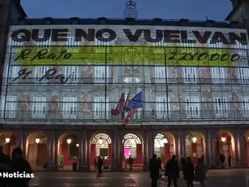 La Junta Electoral sanciona al Ayuntamiento de Madrid por la proyección del vídeo de Podemos La Junta Electoral sanciona al Ayuntamiento de Madrid por la proyección del vídeo de Podemos