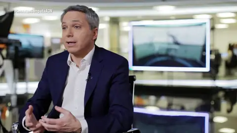 Vicente Vallés: “Lo más importante en el trabajo de un moderador es hacer las preguntas que los votantes están esperando que se hagan” Vicente Vallés: “Lo más importante en el trabajo de un moderador es hacer las preguntas que los votantes están esperando que se hagan”