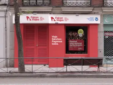 El PP crea 'Falcon viajes', una agencia de viajes en la calle Ferraz para denunciar los abusos de Pedro Sánchez El PP crea 'Falcon viajes', una agencia de viajes en la calle Ferraz para denunciar los abusos de Pedro Sánchez