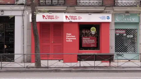 El PP crea 'Falcon viajes', una agencia de viajes en la calle Ferraz para denunciar los abusos de Pedro Sánchez El PP crea 'Falcon viajes', una agencia de viajes en la calle Ferraz para denunciar los abusos de Pedro Sánchez