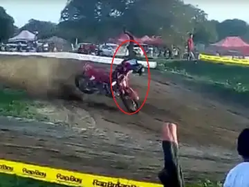 Brutal accidente de motocross Brutal accidente de motocross