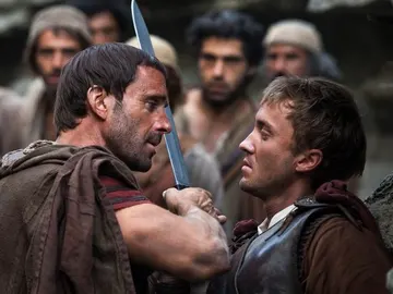 Joseph Fiennes y Tom Felton en 'Resucitado' Joseph Fiennes y Tom Felton en 'Resucitado'