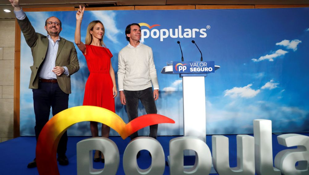 Aznar tacha a Sánchez de candidato "secesionista" y pide voto útil para el PP