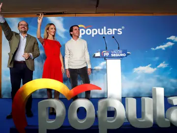 Aznar tacha a Sánchez de candidato "secesionista" y pide voto útil para el PP Aznar tacha a Sánchez de candidato "secesionista" y pide voto útil para el PP