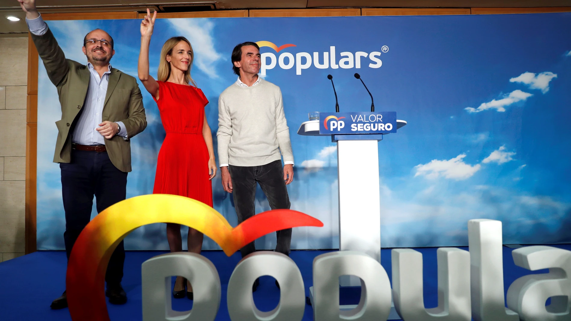 Aznar tacha a Sánchez de candidato "secesionista" y pide voto útil para el PP Aznar tacha a Sánchez de candidato "secesionista" y pide voto útil para el PP