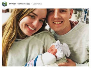 Bryson y Grace Mawn con su hija Bryson y Grace Mawn con su hija