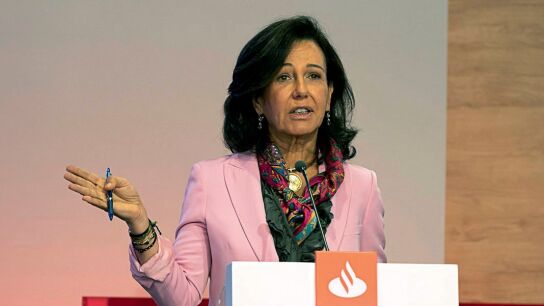 Imagen de Ana Patricia Bot&iacute;n durante un acto del Santander