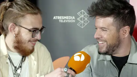 Andrés Martín, ganador de 'La Voz', y su coach, Pablo López Andrés Martín, ganador de 'La Voz', y su coach, Pablo López