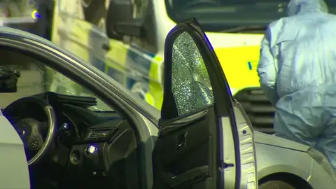 Detenido un individuo por empotrar su vehículo contra el coche del embajador de Ucrania en Reino Unido Detenido un individuo por empotrar su vehículo contra el coche del embajador de Ucrania en Reino Unido