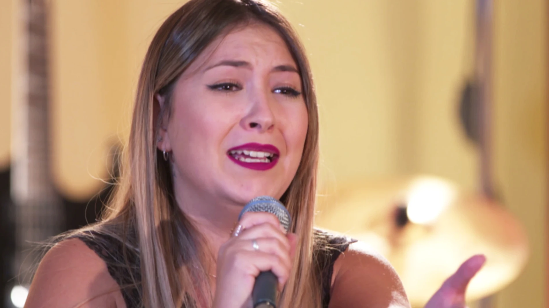 El vibrante casting piano de María Espinosa cantando 'Ya lo sabes' de Antonio Orozco