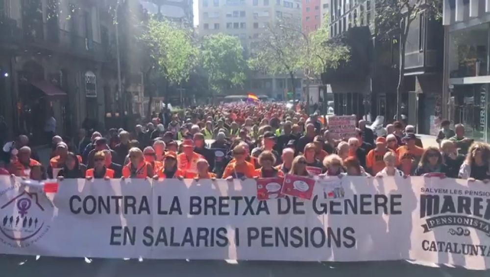 Los pensionistas salen a la calle en una nueva manifestación en Barcelona