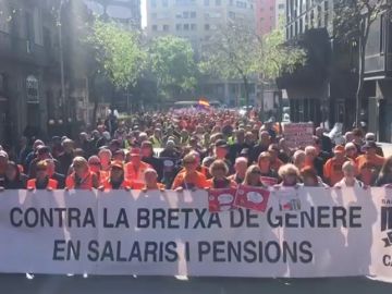 Los pensionistas salen a la calle en una nueva manifestación en Barcelona