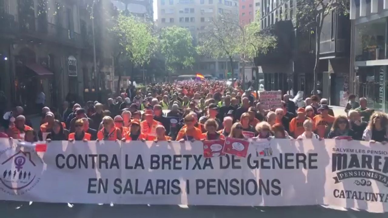 Miles de personas salen a la calle en varias ciudades españolas para ...