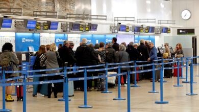 Más colas en la segunda jornada de huelga en los controles de seguridad de Barajas