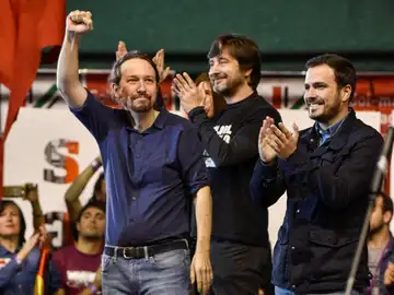 Pablo Iglesias y Albarto Garzón en un acto de campaña Pablo Iglesias y Albarto Garzón en un acto de campaña