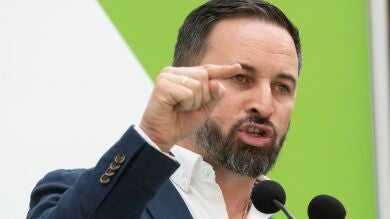 Abascal critica las ayudas sociales de PNV: 