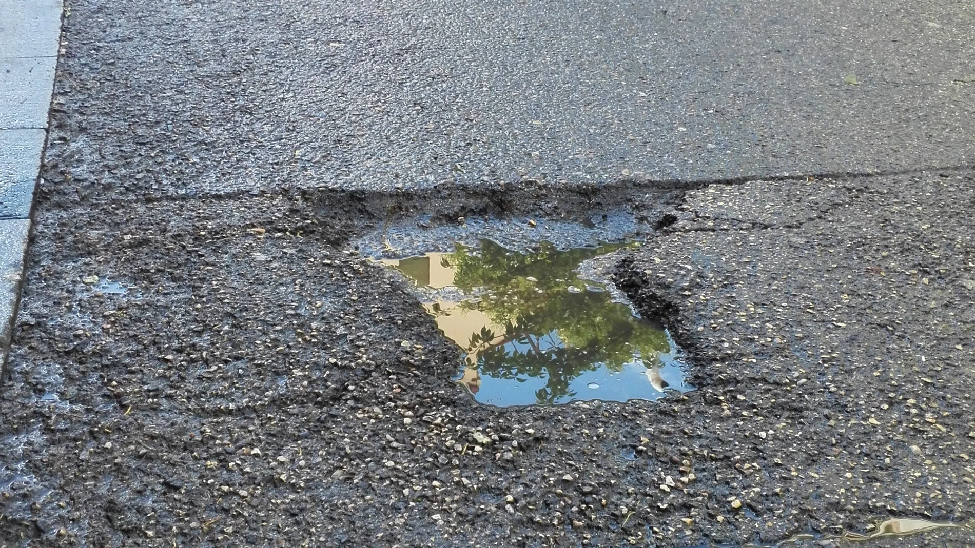 Un bache, imagen de recurso Un bache, imagen de recurso