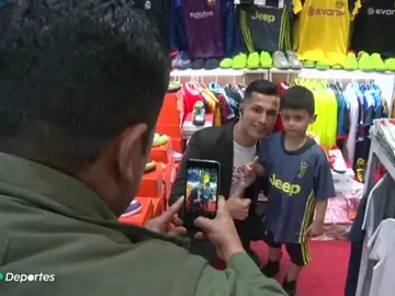 El doble de Cristiano Ronaldo: un iraquí que imita en absolutamente en todo al portugués El doble de Cristiano Ronaldo: un iraquí que imita en absolutamente en todo al portugués