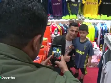El doble de Cristiano Ronaldo: un iraquí que imita en absolutamente en todo al portugués El doble de Cristiano Ronaldo: un iraquí que imita en absolutamente en todo al portugués