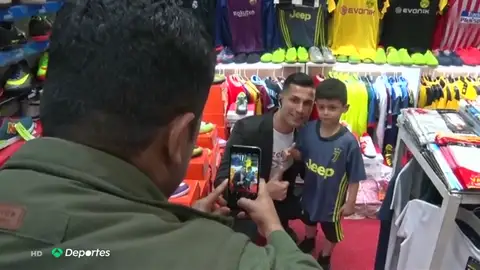 El doble de Cristiano Ronaldo: un iraquí que imita en absolutamente en todo al portugués El doble de Cristiano Ronaldo: un iraquí que imita en absolutamente en todo al portugués