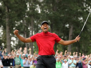 Tiger Woods celebra su victoria en Augusta