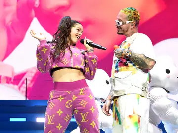 Rosalía y J Balvin cantando 'Con Altura' en Coachella 2019 Rosalía y J Balvin cantando 'Con Altura' en Coachella 2019