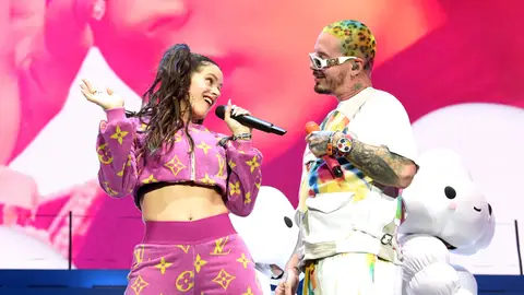 Rosalía y J Balvin cantando 'Con Altura' en Coachella 2019 Rosalía y J Balvin cantando 'Con Altura' en Coachella 2019