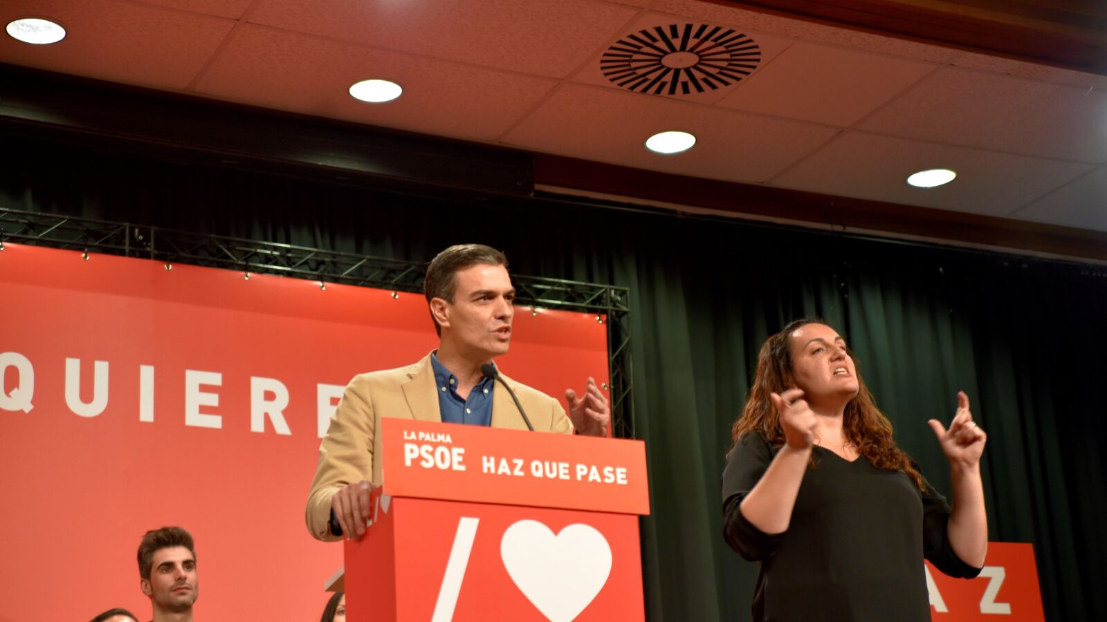 Sánchez se compromete a hablar con el independentismo sólo dentro de la Constitución